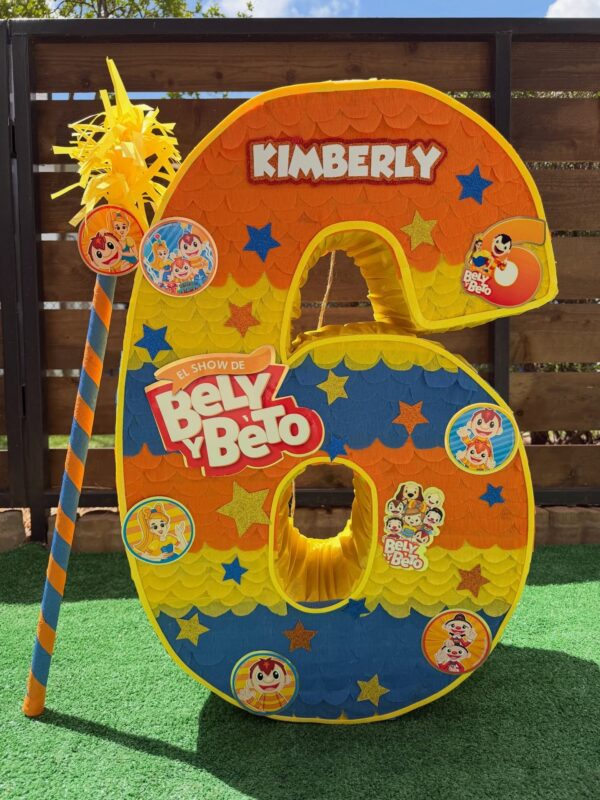 Piñata Personalizada de Bely y Beto