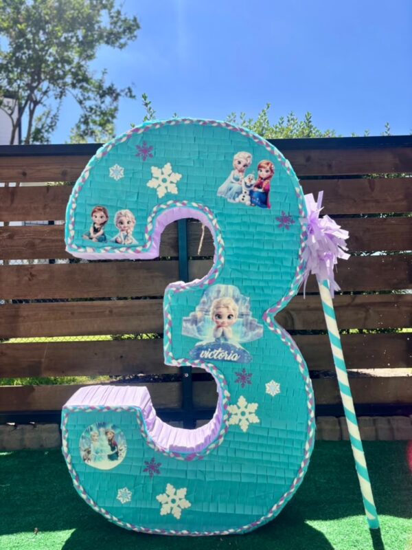 Piñata Número 3 Princesas de Hielo Personalizada